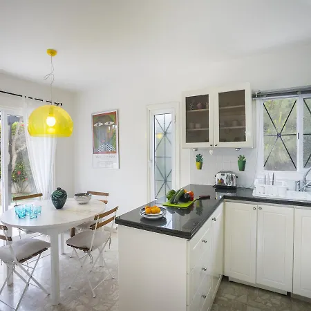 Sea Maris Villa *
